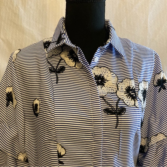 Gracia blue white embroidered ruffle asymmetric top size medium - Picture 2 of 11